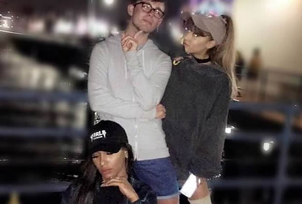 Ariana Grande com Seus Amigos