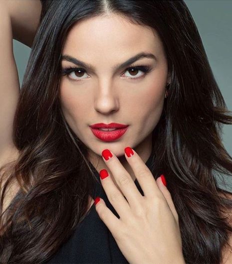 Isis Valverde